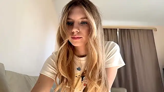 Snapshot of FruityXo chatting on 10-13-25, 11:54 FruityXo online show from 10-13-25, 11:54