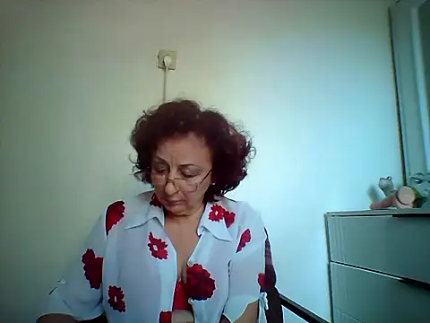 Snapshot of Julia54391 chatting on 09-11-25, 06:35 Julia54391 online show from 09-11-25, 06:35
