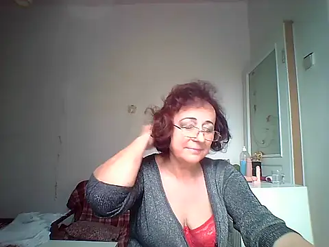 Snapshot of Julia54391 chatting on 10-06-25, 10:45 Julia54391 online show from 10-06-25, 10:45