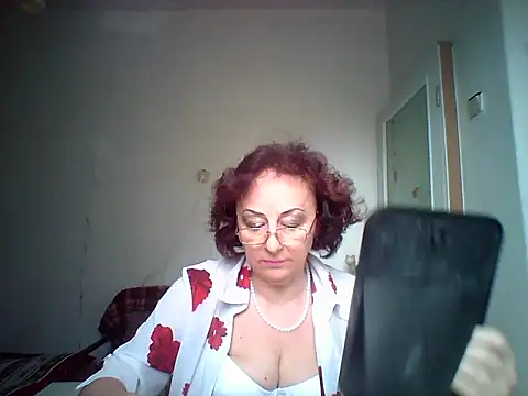 Snapshot of Julia54391 chatting on 10-10-25, 08:35 Julia54391 online show from 10-10-25, 08:35