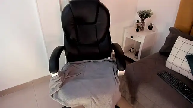 marie bass online show from 09-14-25, 01:43