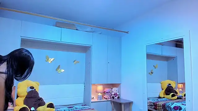 LilyWhitney online show from 04-18-26, 09:04