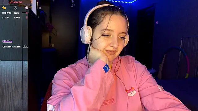 LauretteRagar online show from 11-27-25, 05:26