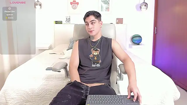 Thiago winteer online show from 11-26-25, 05:41