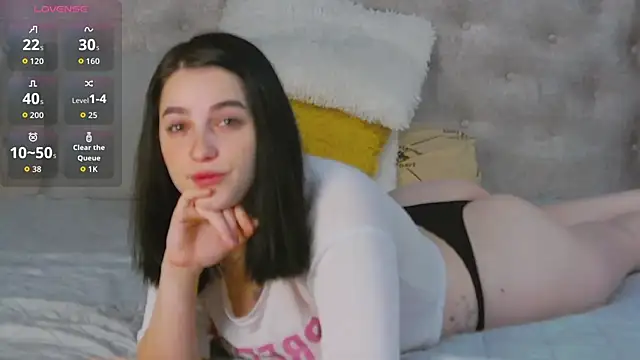 Leah Brooks online show from 11-25-25, 05:07