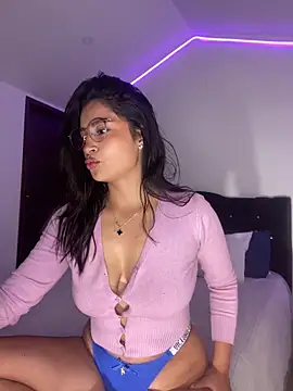 Snapshot of MiaAlarie chatting on 02-14-26, 07:27 MiaAlarie online show from 02-14-26, 07:27