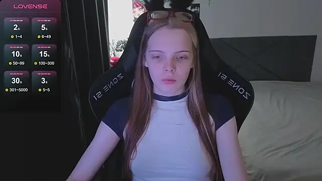 Luna Navy online show from 10-25-25, 09:06