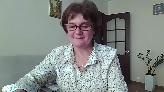 Snapshot of Galina56301 chatting on 09-18-25, 03:25 Galina56301 online show from 09-18-25, 03:25