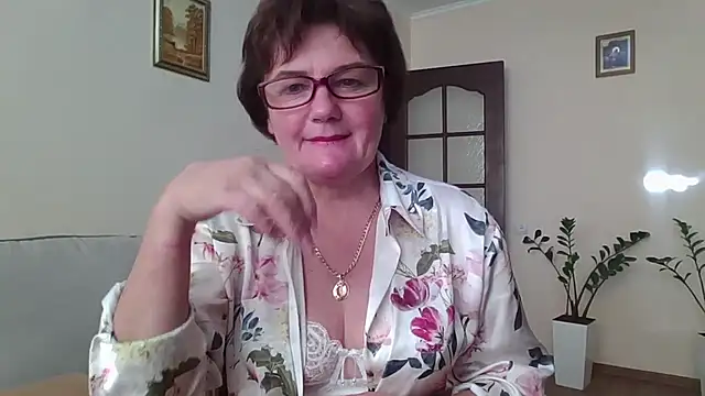 Snapshot of Galina56301 chatting on 09-26-25, 03:05 Galina56301 online show from 09-26-25, 03:05