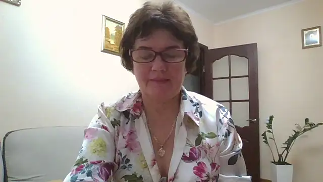 Snapshot of Galina56301 chatting on 10-08-25, 05:10 Galina56301 online show from 10-08-25, 05:10