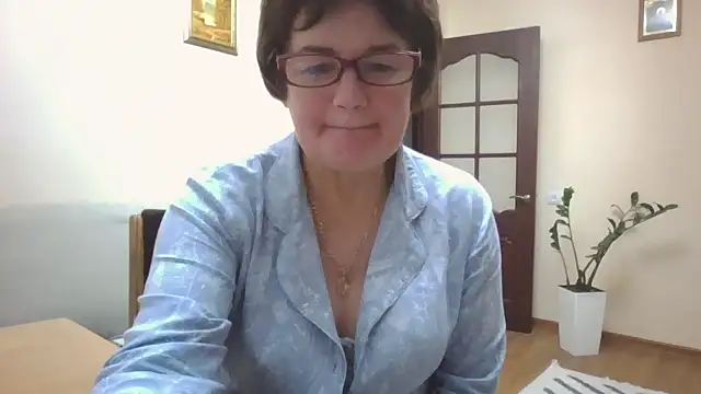 Snapshot of Galina56301 chatting on 10-10-25, 04:28 Galina56301 online show from 10-10-25, 04:28