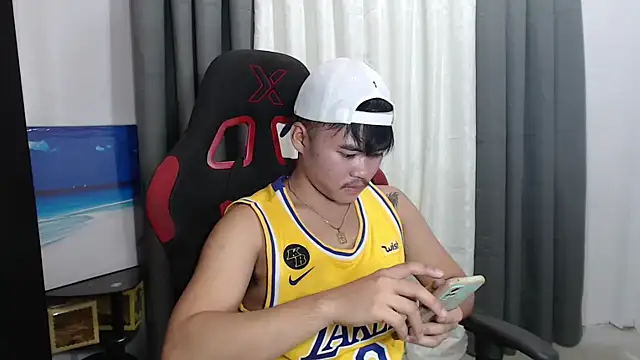 hot emman online show from 09-18-25, 08:27