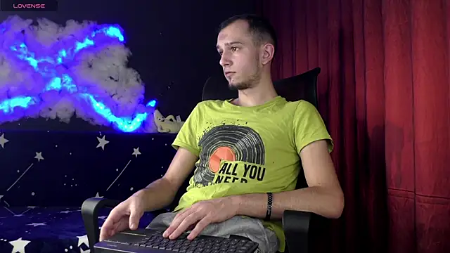 Snapshot of AxelMassimo chatting on 12-04-25, 04:00 AxelMassimo online show from 12-04-25, 04:00