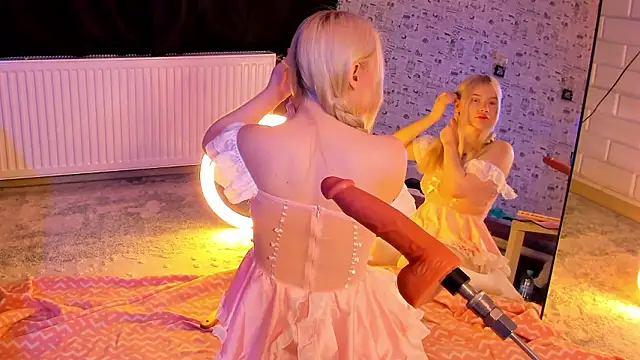 Lillie Berry online show from 02-22-26, 05:08