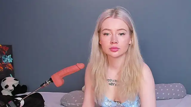 Lillie Berry online show from 04-22-26, 04:48