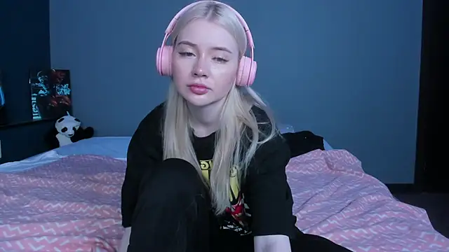 Lillie Berry online show from 05-23-26, 04:39