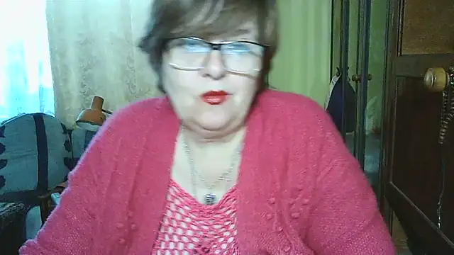 Snapshot of VeronicaGold511 chatting on 10-17-25, 07:44 VeronicaGold511 online show from 10-17-25, 07:44