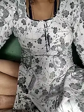 Hotty-Monaa online show from 11-13-25, 05:23