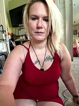 Snapshot of RhondaRump chatting on 09-25-25, 02:10 RhondaRump online show from 09-25-25, 02:10