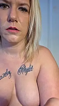 Snapshot of RhondaRump chatting on 10-16-25, 01:34 RhondaRump online show from 10-16-25, 01:34