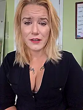 Snapshot of RhondaRump chatting on 10-26-25, 04:57 RhondaRump online show from 10-26-25, 04:57