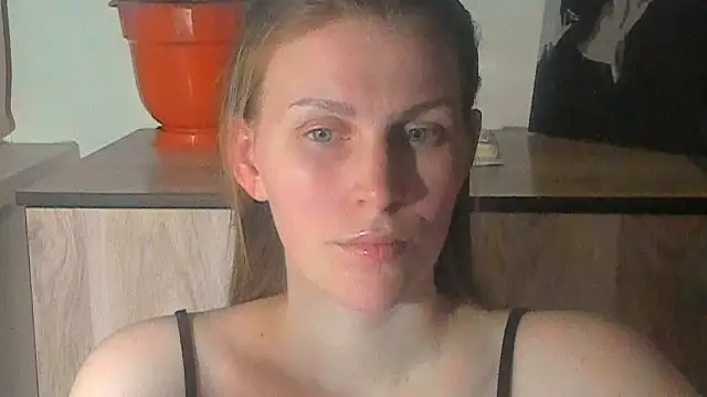 Snapshot of JuliaMuuun chatting on 04-13-26, 09:31 JuliaMuuun online show from 04-13-26, 09:31