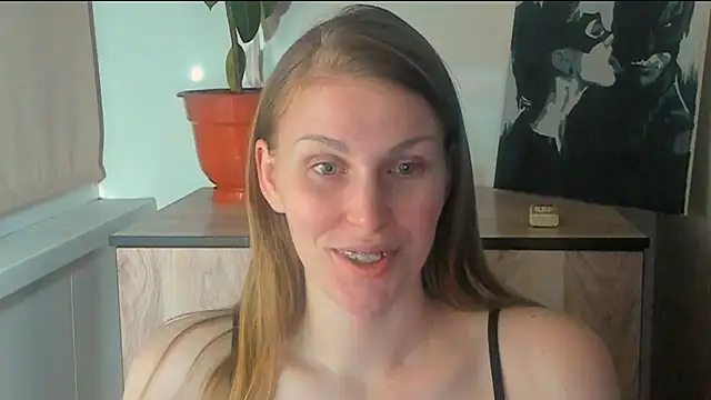 Snapshot of JuliaMuuun chatting on 04-16-26, 09:15 JuliaMuuun online show from 04-16-26, 09:15