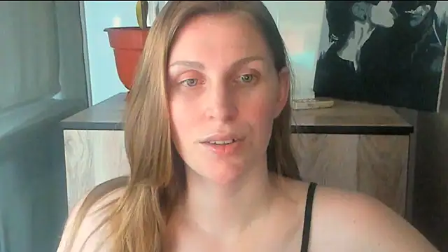 Snapshot of JuliaMuuun chatting on 04-24-26, 07:27 JuliaMuuun online show from 04-24-26, 07:27