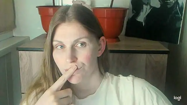 Snapshot of JuliaMuuun chatting on 05-11-26, 09:45 JuliaMuuun online show from 05-11-26, 09:45