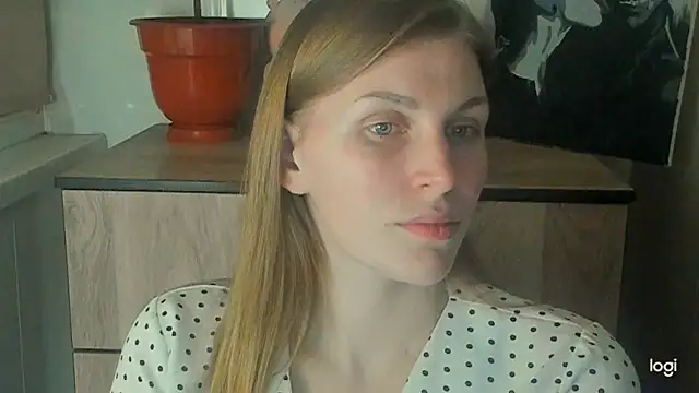 Snapshot of JuliaMuuun chatting on 05-14-26, 09:21 JuliaMuuun online show from 05-14-26, 09:21