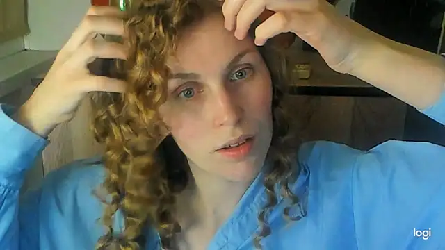 Snapshot of JuliaMuuun chatting on 05-15-26, 09:00 JuliaMuuun online show from 05-15-26, 09:00