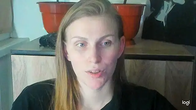 Snapshot of JuliaMuuun chatting on 05-24-26, 09:09 JuliaMuuun online show from 05-24-26, 09:09