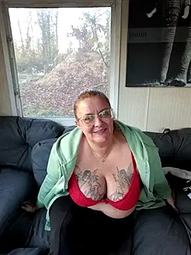 Snapshot of Misspapillon1840 chatting on 12-03-25, 08:12 Misspapillon1840 online show from 12-03-25, 08:12