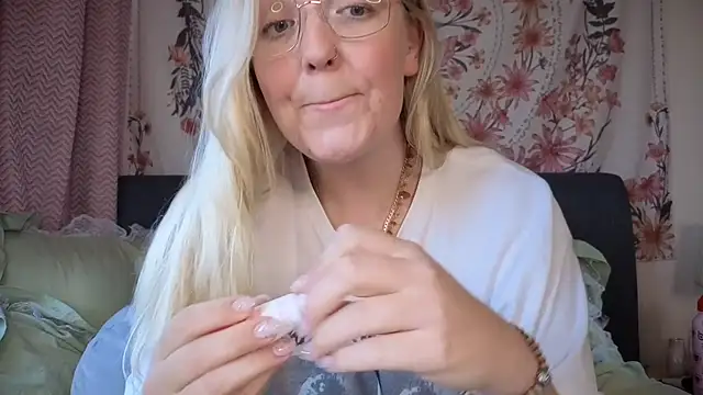 Daisyxoxo  online show from 11-13-25, 09:41