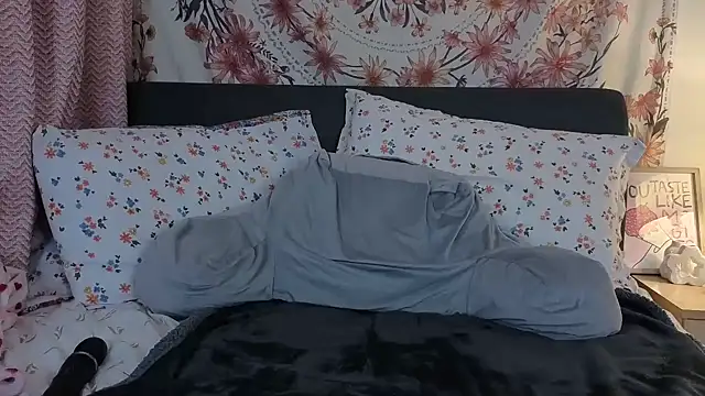 Daisyxoxo  online show from 04-06-26, 08:21