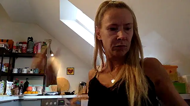 blondi2077 online show from 09-12-25, 01:22