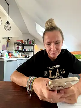 blondi2077 online show from 09-16-25, 10:27
