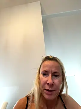 blondi2077 online show from 10-11-25, 10:47