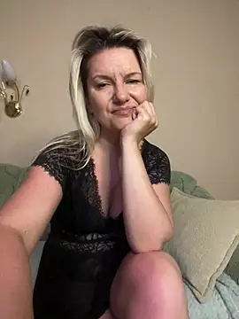 AliceSwan4011 online show from 07-23-26, 01:58
