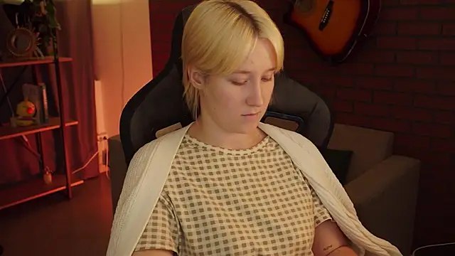 Snapshot of CinBellamy chatting on 09-26-25, 07:34 CinBellamy online show from 09-26-25, 07:34