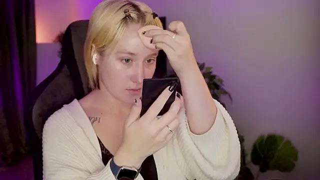 Snapshot of CinBellamy chatting on 10-04-25, 02:42 CinBellamy online show from 10-04-25, 02:42