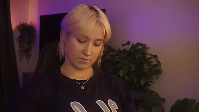 Snapshot of CinBellamy chatting on 10-08-25, 06:00 CinBellamy online show from 10-08-25, 06:00