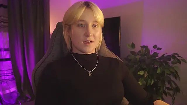 Snapshot of CinBellamy chatting on 10-26-25, 02:39 CinBellamy online show from 10-26-25, 02:39