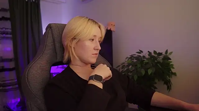 Snapshot of CinBellamy chatting on 11-06-25, 06:03 CinBellamy online show from 11-06-25, 06:03