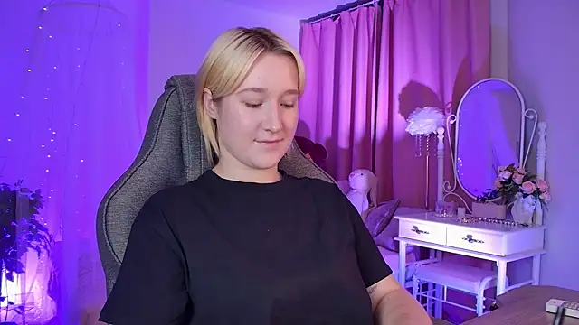 Snapshot of CinBellamy chatting on 11-12-25, 03:07 CinBellamy online show from 11-12-25, 03:07