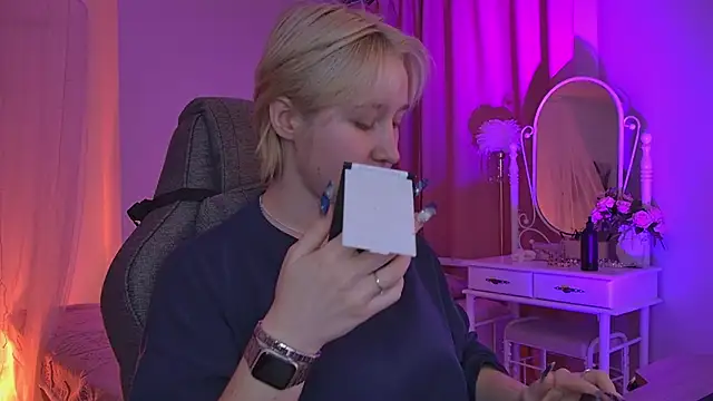 Snapshot of CinBellamy chatting on 12-03-25, 05:26 CinBellamy online show from 12-03-25, 05:26