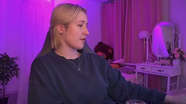 Snapshot of CinBellamy chatting on 01-11-26, 04:39 CinBellamy online show from 01-11-26, 04:39