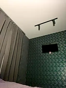 FavoriteKira online show from 11-11-25, 09:26