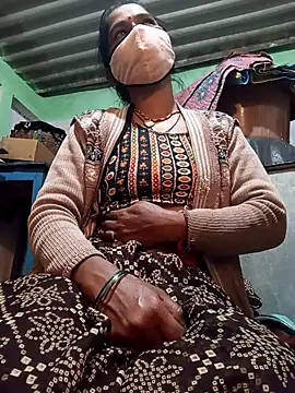 MISS LOVE 001 online show from 12-18-25, 06:14