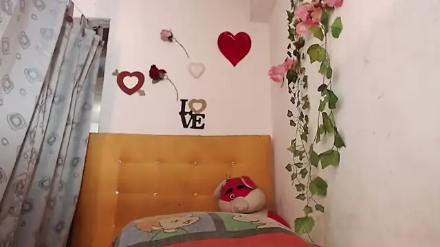 Snapshot of LULU_ALANAA_ chatting on 09-14-25, 03:33 LULU ALANAA online show from 09-14-25, 03:33